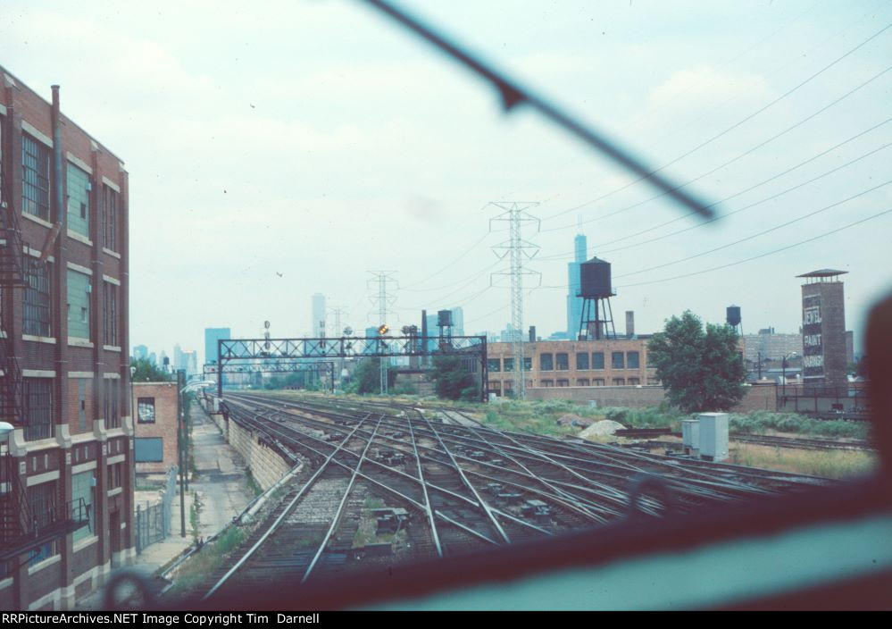 Approaching one of many junctions, this with PRR signals too.